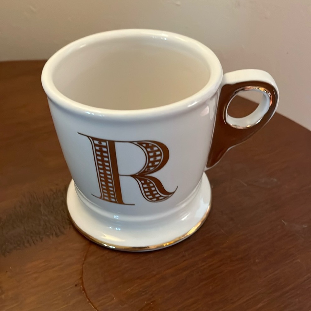 Anththroppgie R initial mug